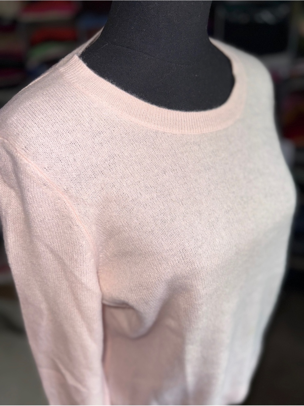 Women’s Crewneck Cashmere Sweater in Light Blush Pink